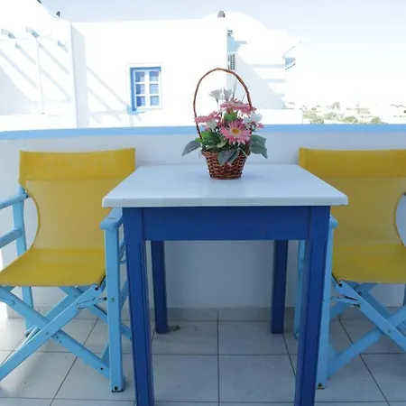 Studios Apartments Perivolos 3* بيريفولّوس