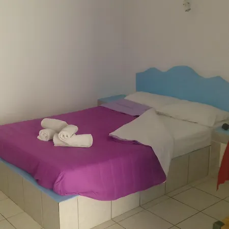Studios Apartments Perivolos 3*