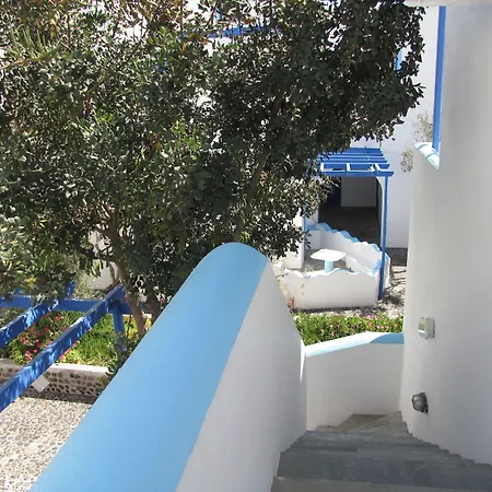 Studios Apartments Perivolos Aparthotel 3*