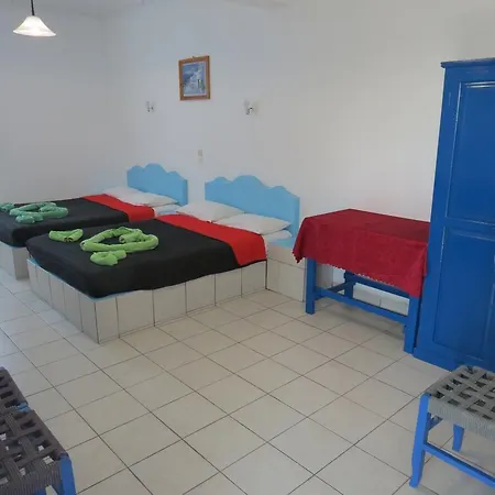 Studios Apartments Perivolos 3*