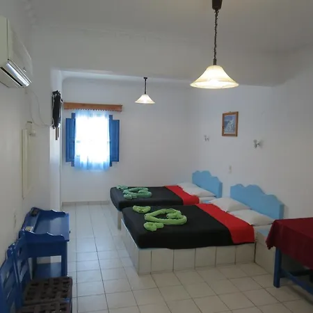 Studios Apartments Perivolos 3*